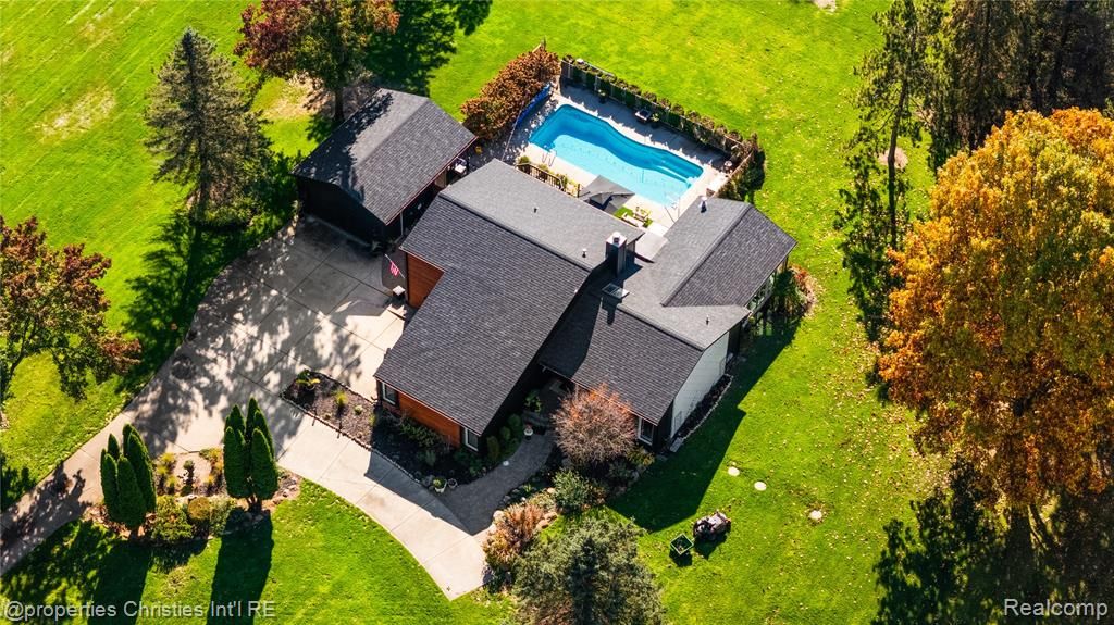 4301 Heatherwood Drive, Milford, MI 48381