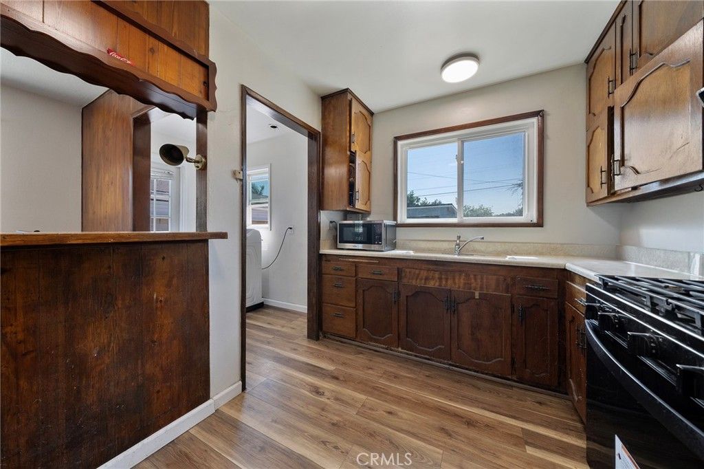Image 10 of property listing at 543 N Angeleno Avenue, Azusa, CA 91702