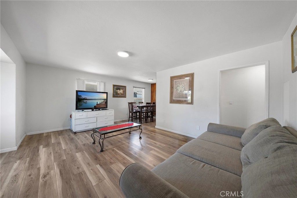 Image 4 of property listing at 543 N Angeleno Avenue, Azusa, CA 91702