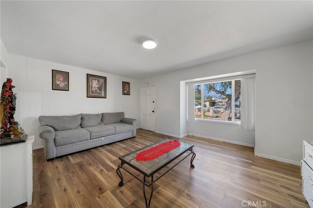 Image 6 of property listing at 543 N Angeleno Avenue, Azusa, CA 91702
