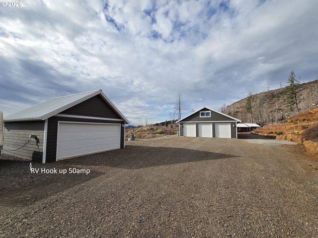 10855 KUBIN Rd Se, Lyons, OR 97358