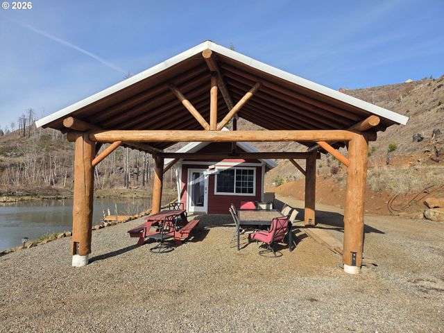 10855 KUBIN Rd Se, Lyons, OR 97358