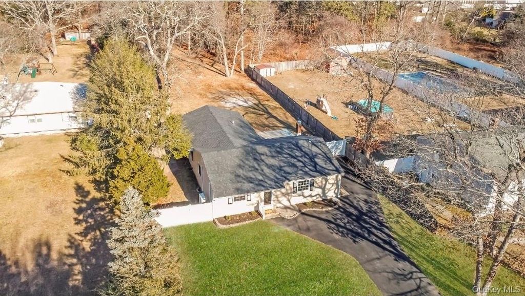 59 Nelson Road, Selden, NY 11784