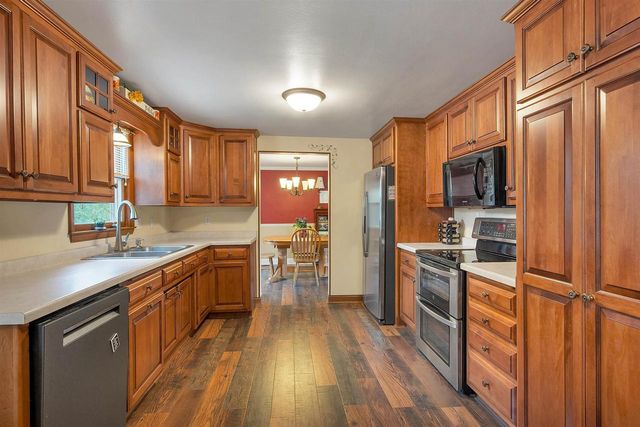 611 WAUBAUNUQUA TRAIL, De Pere, WI 54115