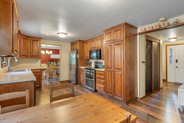 611 WAUBAUNUQUA TRAIL, De Pere, WI 54115