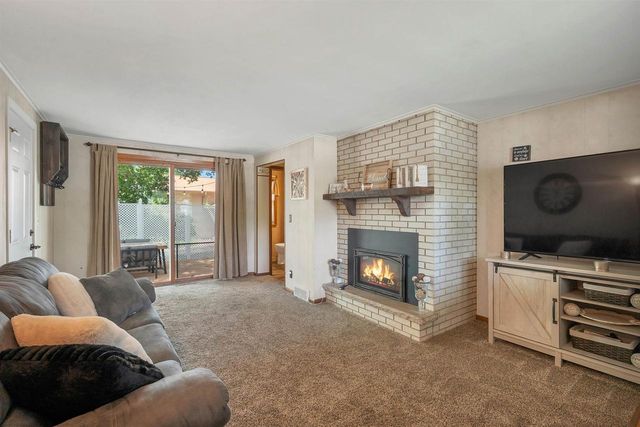 611 WAUBAUNUQUA TRAIL, De Pere, WI 54115