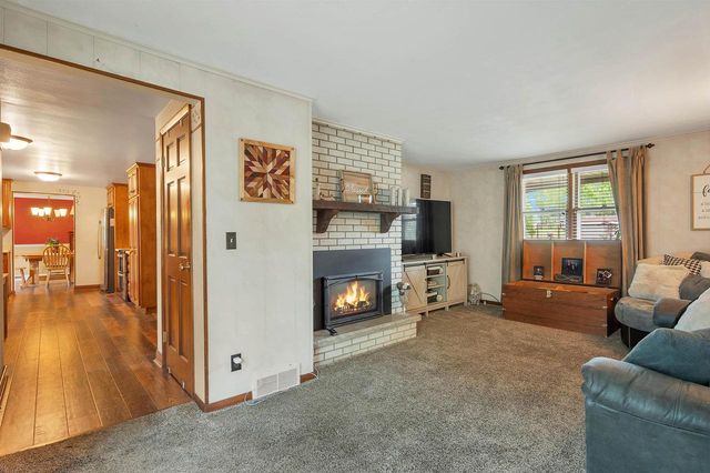 611 WAUBAUNUQUA TRAIL, De Pere, WI 54115