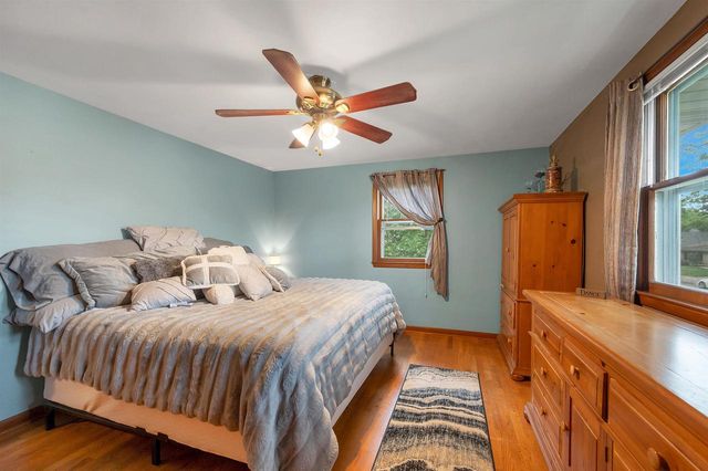 611 WAUBAUNUQUA TRAIL, De Pere, WI 54115