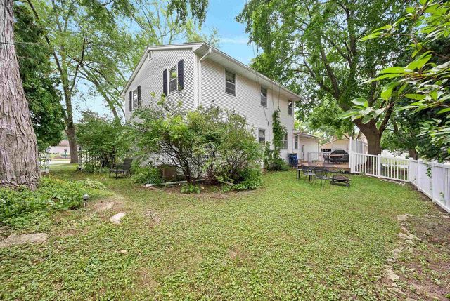 611 WAUBAUNUQUA TRAIL, De Pere, WI 54115
