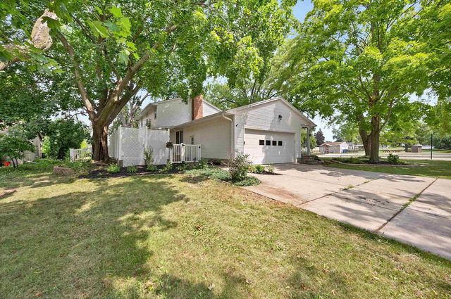 611 WAUBAUNUQUA TRAIL, De Pere, WI 54115