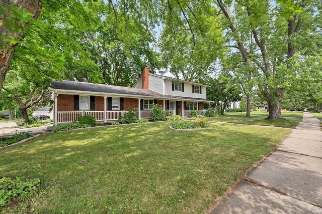 611 WAUBAUNUQUA TRAIL, De Pere, WI 54115