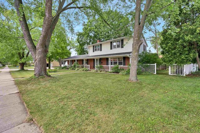 611 WAUBAUNUQUA TRAIL, De Pere, WI 54115