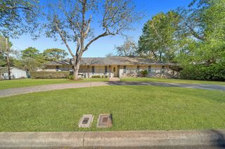 501 Walnut Hill Drive, Brenham, TX 77833