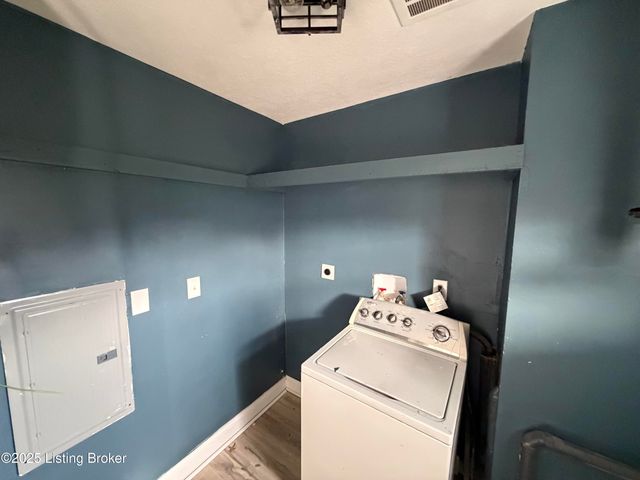 4308 Sadie Ln, Louisville, KY 40216