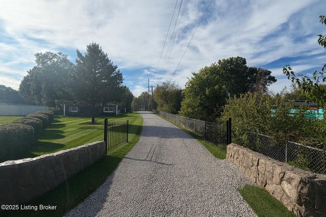 4308 Sadie Ln, Louisville, KY 40216