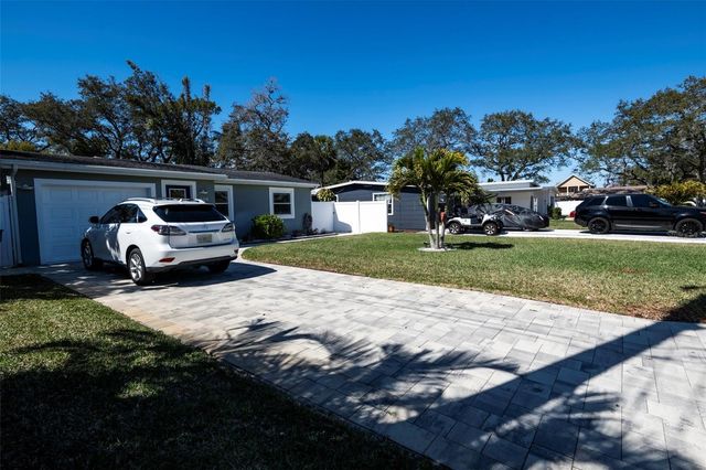 569 BAMBOO DRIVE S, St Petersburg, FL 33707