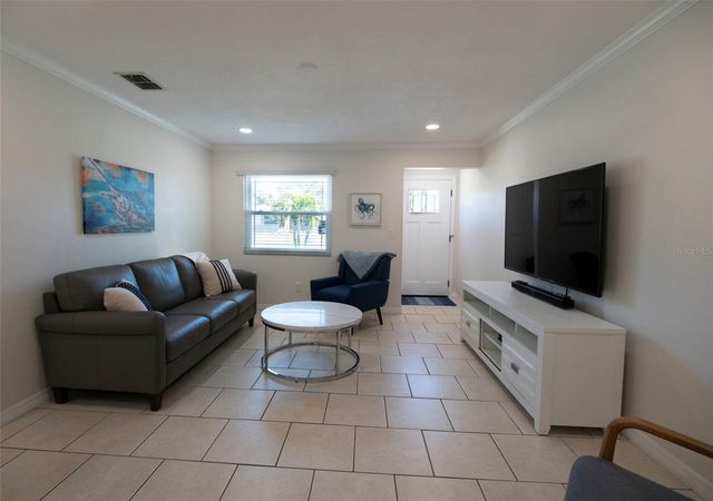 569 BAMBOO DRIVE S, St Petersburg, FL 33707