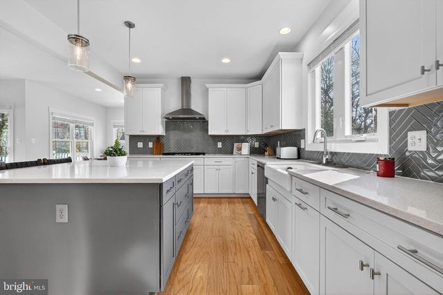 1417 S NELSON ST, Arlington, VA 22204