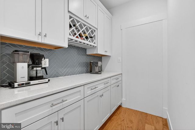 1417 S NELSON ST, Arlington, VA 22204