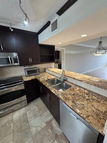 3540 Whitehall Drive 202, West Palm Beach, FL 33401