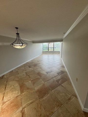 3540 Whitehall Drive 202, West Palm Beach, FL 33401