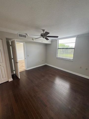 3540 Whitehall Drive 202, West Palm Beach, FL 33401