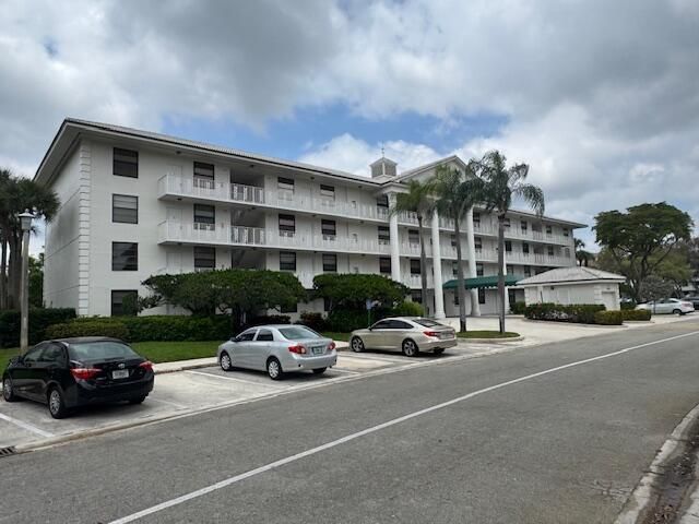 3540 Whitehall Drive 202, West Palm Beach, FL 33401