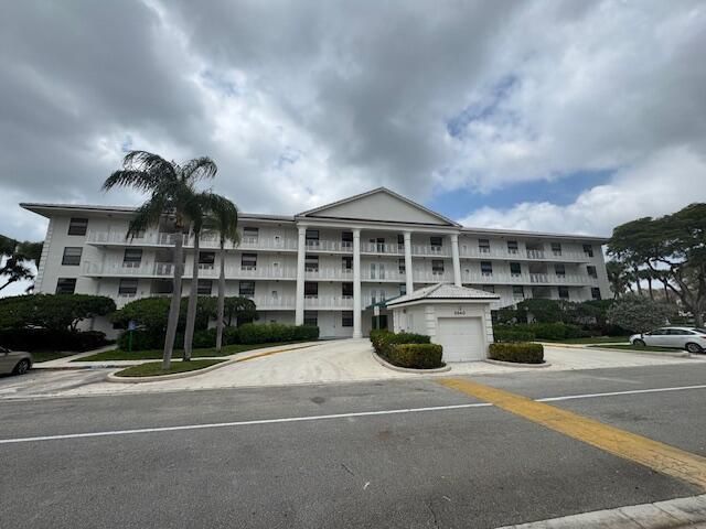 3540 Whitehall Drive 202, West Palm Beach, FL 33401