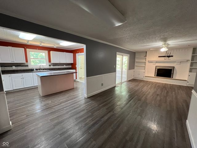 6238 E Southport Road, Indianapolis, IN 46237