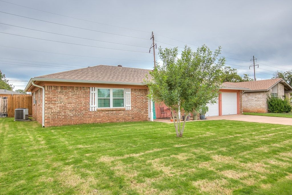 Image 2 of property listing at 242 Amistad Rd, San Angelo, TX 76901