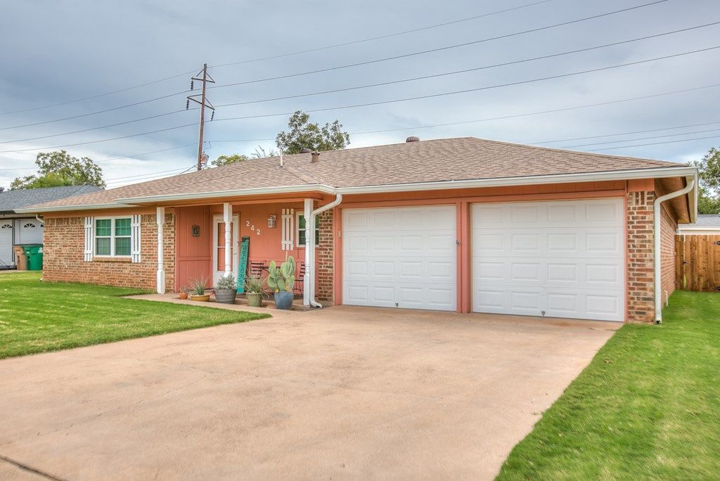 Image 4 of property listing at 242 Amistad Rd, San Angelo, TX 76901