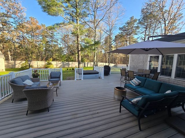 66 Bog River Bnd, Mashpee, MA 02649