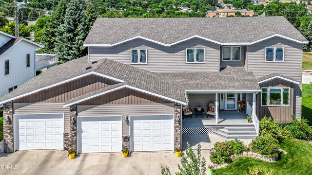 1908 Harding Place, Bismarck, ND 58501 property photo