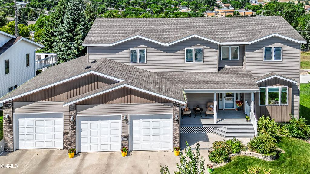 1908 Harding Place, Bismarck, ND 58501 photo 1
