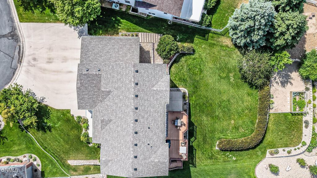 1908 Harding Place, Bismarck, ND 58501 photo 2