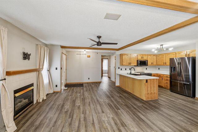 1400 S 52nd Street 13, West Des Moines, IA 50265