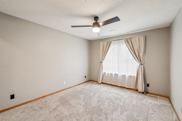 1400 S 52nd Street 13, West Des Moines, IA 50265