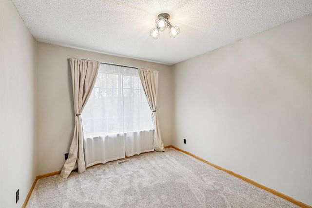 1400 S 52nd Street 13, West Des Moines, IA 50265