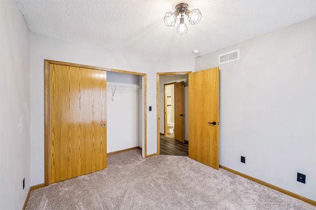 1400 S 52nd Street 13, West Des Moines, IA 50265