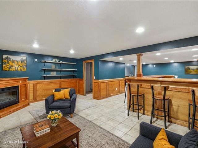 1400 S 52nd Street 13, West Des Moines, IA 50265