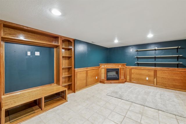 1400 S 52nd Street 13, West Des Moines, IA 50265