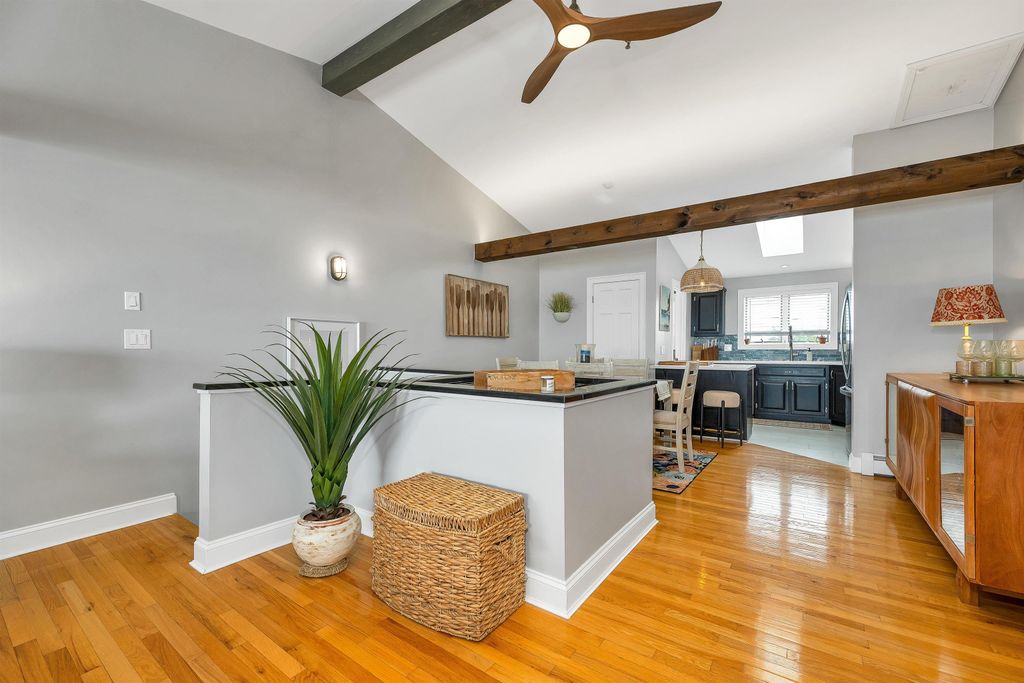 Image 11 of property listing at 20 Harris Ave Unit 10, Hampton, NH 03842