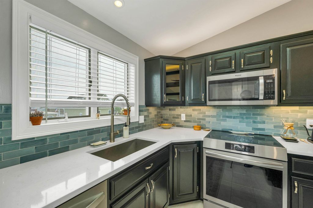 Image 15 of property listing at 20 Harris Ave Unit 10, Hampton, NH 03842