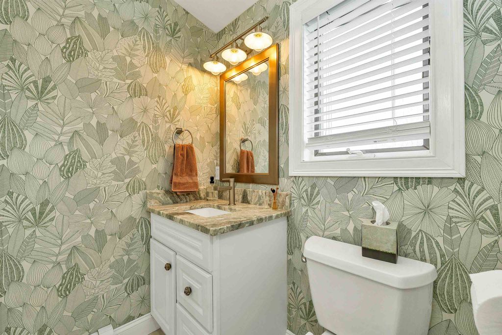 Image 21 of property listing at 20 Harris Ave Unit 10, Hampton, NH 03842