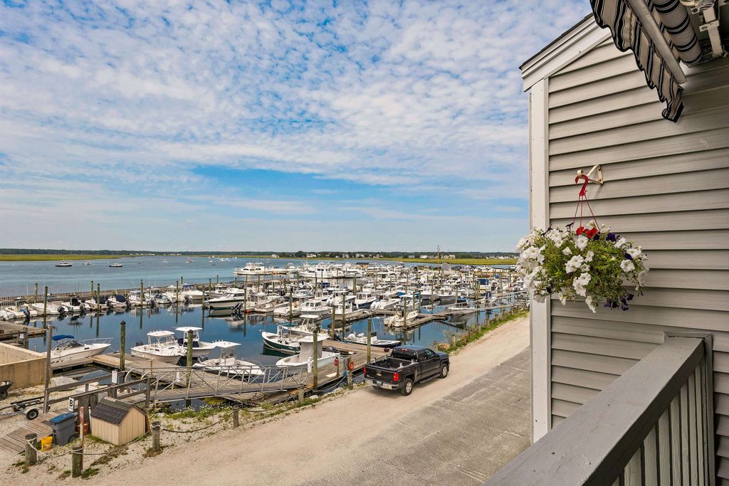Image 23 of property listing at 20 Harris Ave Unit 10, Hampton, NH 03842