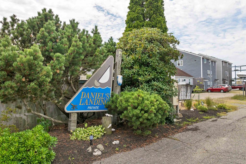 Image 27 of property listing at 20 Harris Ave Unit 10, Hampton, NH 03842