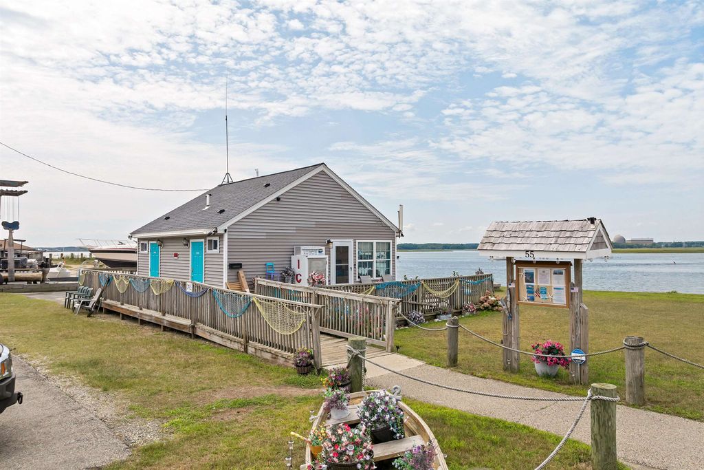 Image 38 of property listing at 20 Harris Ave Unit 10, Hampton, NH 03842
