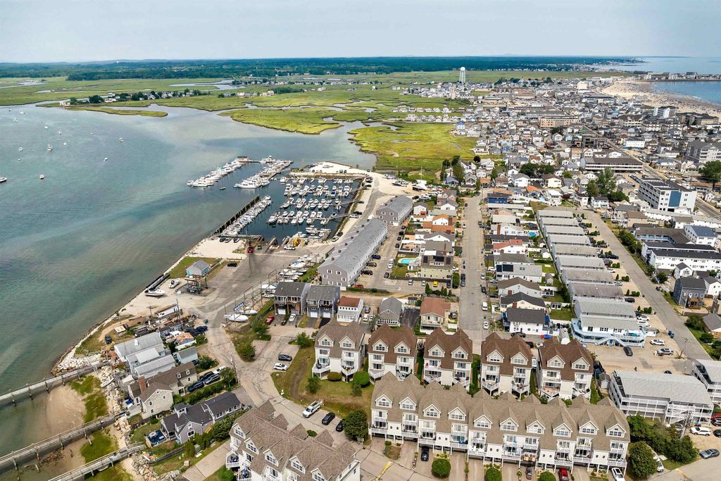 Image 40 of property listing at 20 Harris Ave Unit 10, Hampton, NH 03842