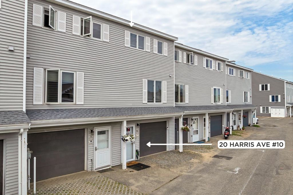 Image 5 of property listing at 20 Harris Ave Unit 10, Hampton, NH 03842
