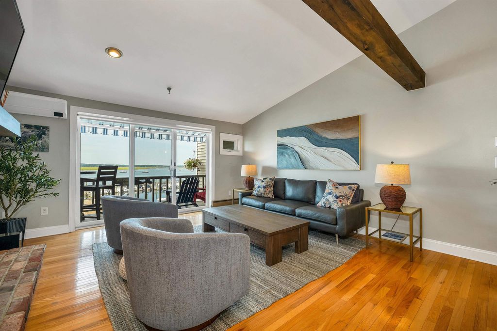 Image 6 of property listing at 20 Harris Ave Unit 10, Hampton, NH 03842